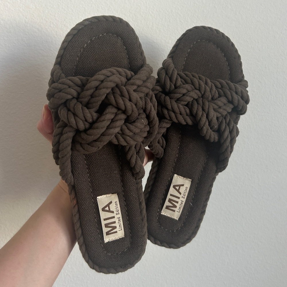 NWT MIA Limited Edition Textile Knotted Brown Slip-On Slide Sandals Sz 7